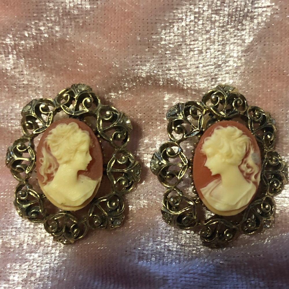 Gold tone Metal Filigree with Peach Cameo Oval Stud Earrings, Vintage